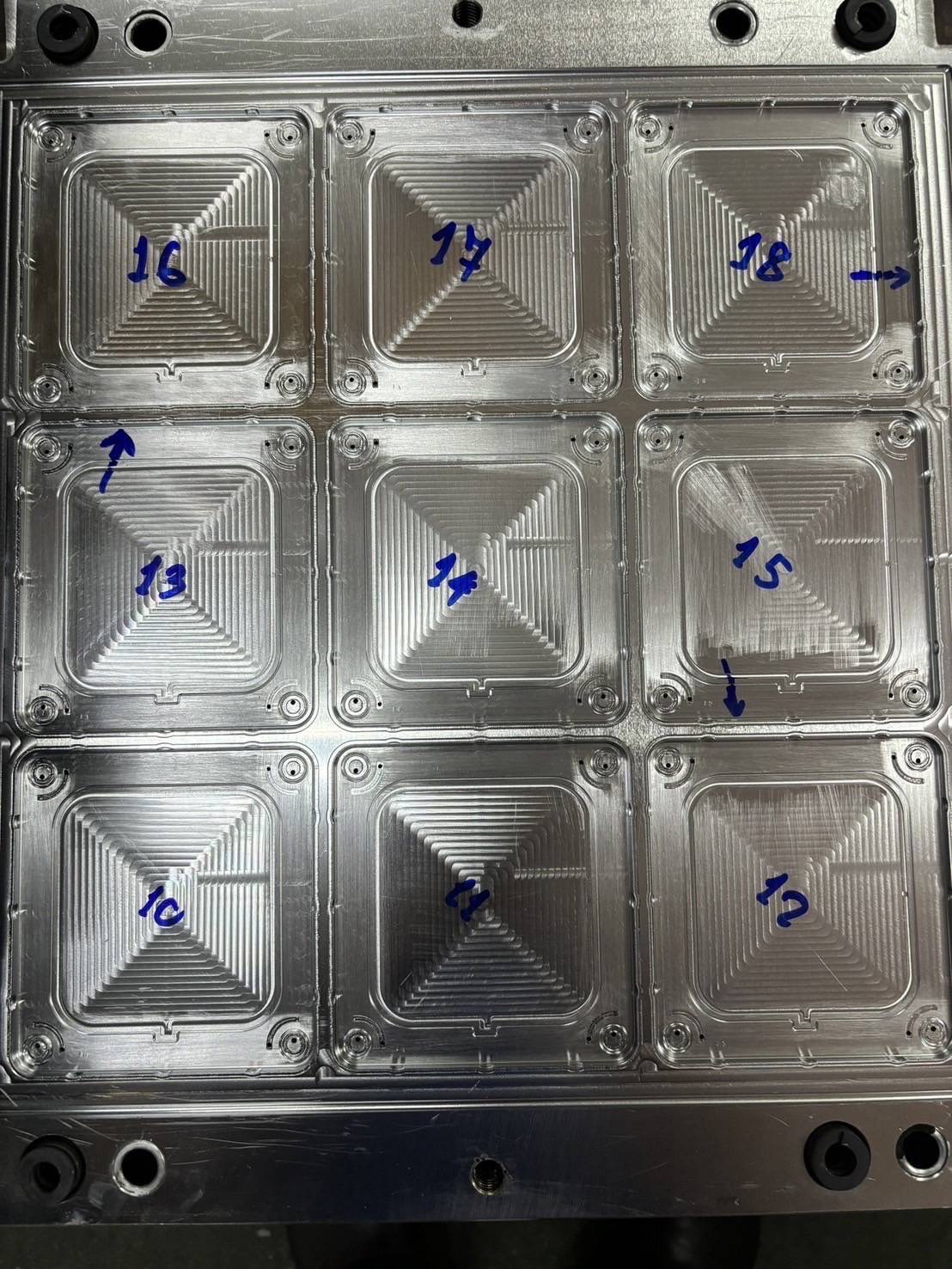 製品モデルチェンジに伴う、ゴム金型改造