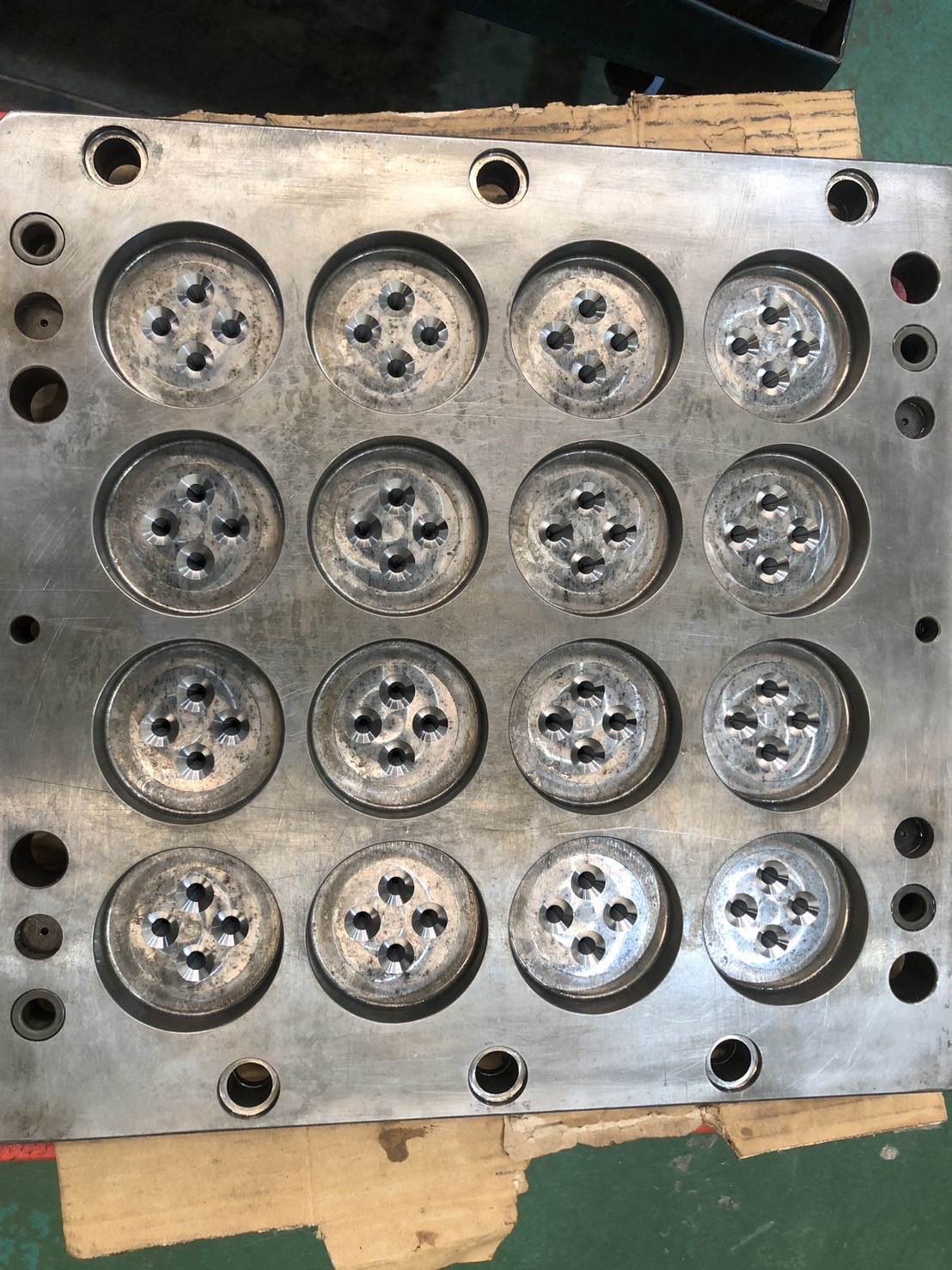 プラスチック射出成形金型の肉盛り溶接・ミガキ