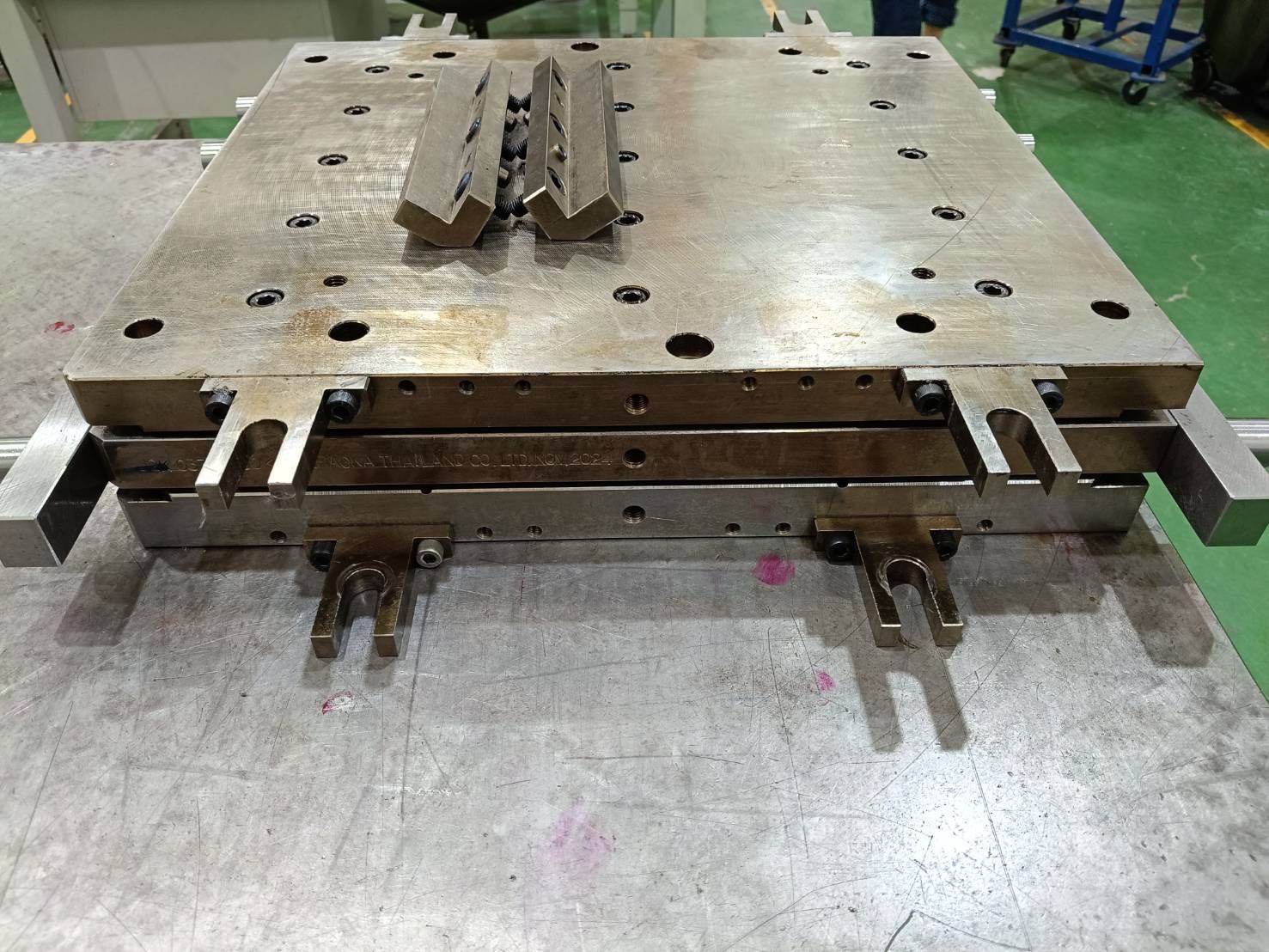 成形機変更に伴う、ゴム金型の部品製作・改造