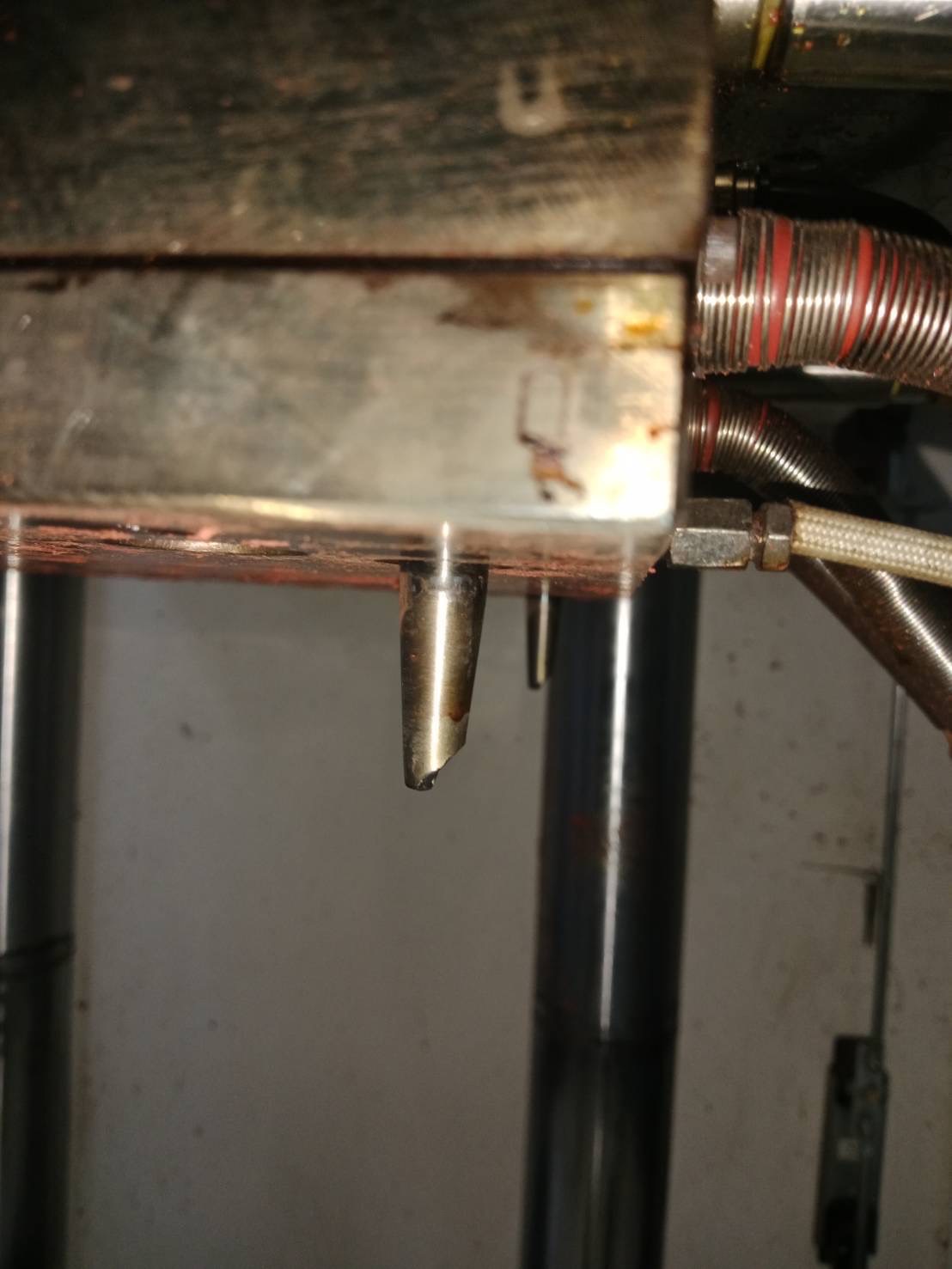 プラスチック射出成形金型のピン修理